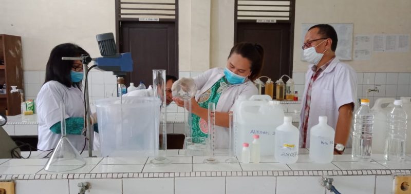 BADAN POM SUMUT GANDENG UNIKA MEDAN PRODUKSI HAND SANITIZER UNTUK MASYARAKAT