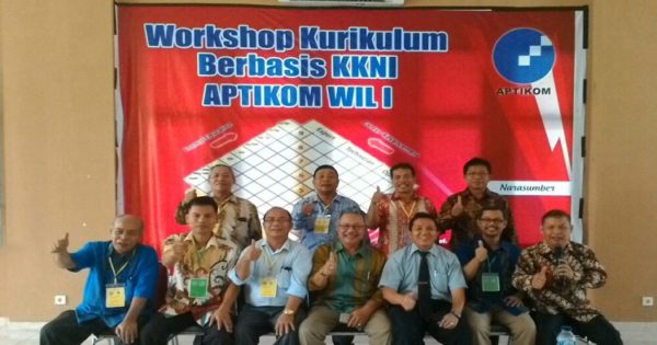 Mengikuti Workshop Kurikulum berbasis KKNI yang diselengarakan APTIKOM Wilayah 1